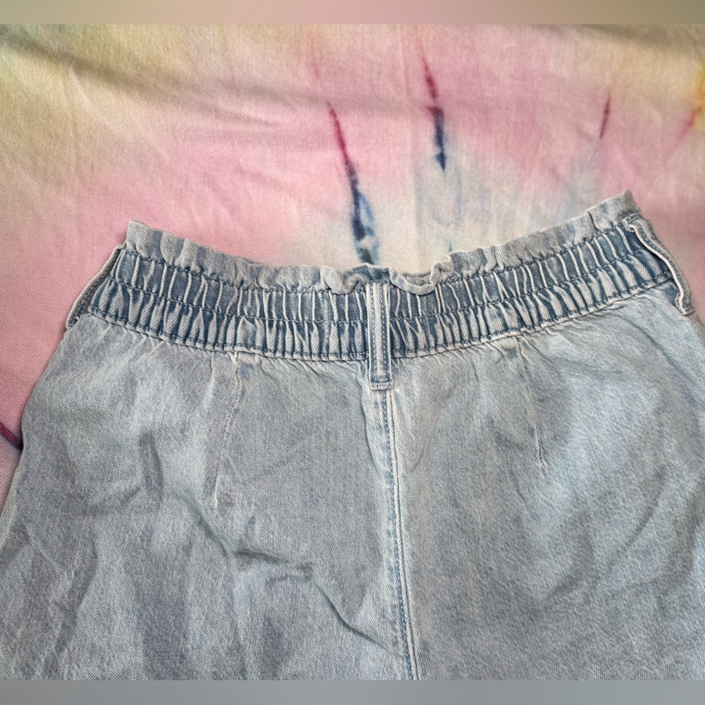 Hollister Ultra High Rise Mom Short Light Wash Denim Paper Bag Style Jean Shorts - Picture 6 of 7